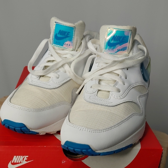 Nike Air Max 1 SE White with Blue and Iridescent Accents - Picture 6 of 8